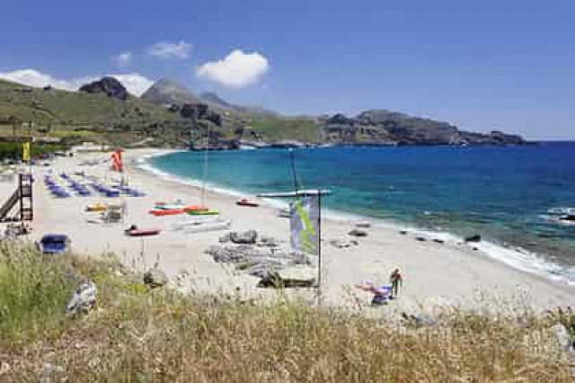 Российскую пенсионерку унесло в открытое море на матрасе
