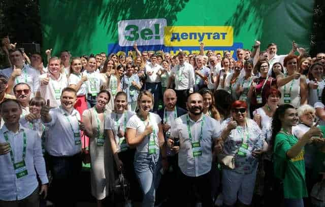 Сколько украинцев поддерживают монобольшинство в Раде - опрос Euromedia24