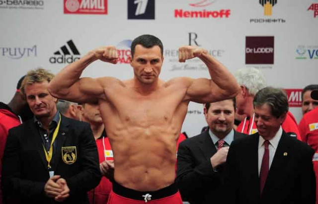 Боксер Владимир Кличко проведет защиту трех титулов чемпиона мира против Фьюри