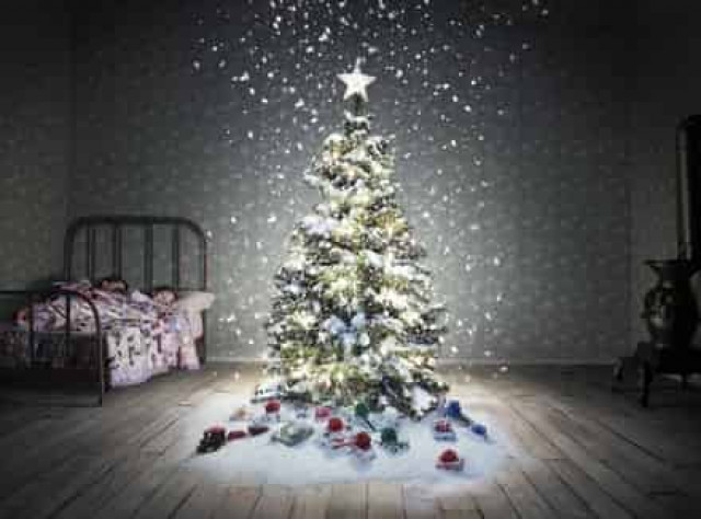 При виде новогодней елки в доме меня охватывает тоска...