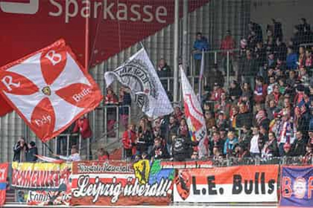 Немецкий болельщик от радости сломал себе обе ноги
