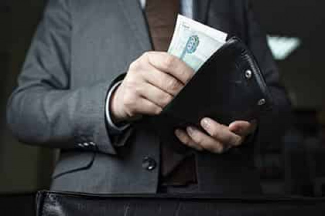 Психологи объяснили влияние цинизма на зарплату