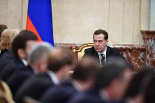 Медведев поручил проработать возможность покрыть дефицит ПФР за счет ФНБ
