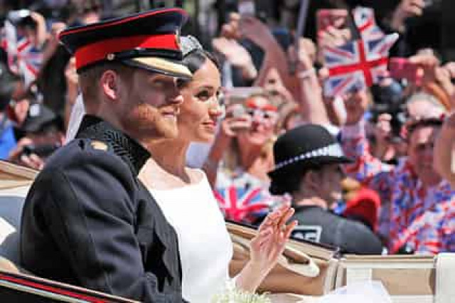 Меган Маркл и принц Гарри променяли Намибию на пансионат
