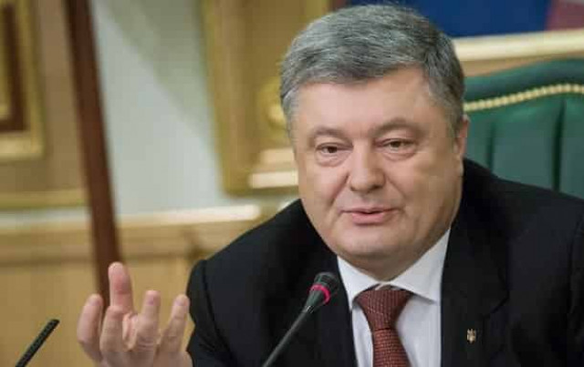 Порошенко полетів з України без держохорони