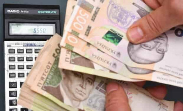 Украинцев порадовали внушительным повышением зарплаты: кто и сколько получит (ДОКУМЕНТ)