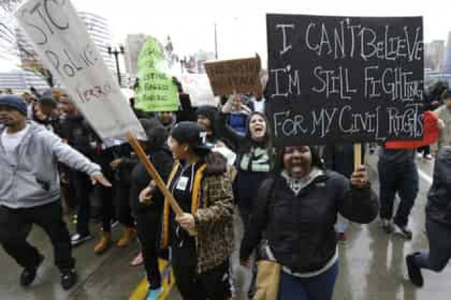 В Сиэтле протестующие захватили рождественскую ель
