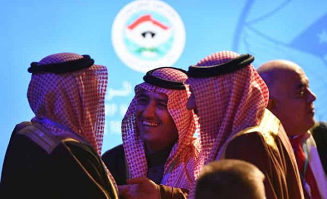 Повестка дня конгресса в Сочи: 32 часа на еду и отдых и только 6 часов на решение будущего Сирии