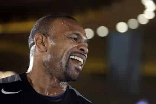 Рой Джонс выиграл второй бой за месяц
