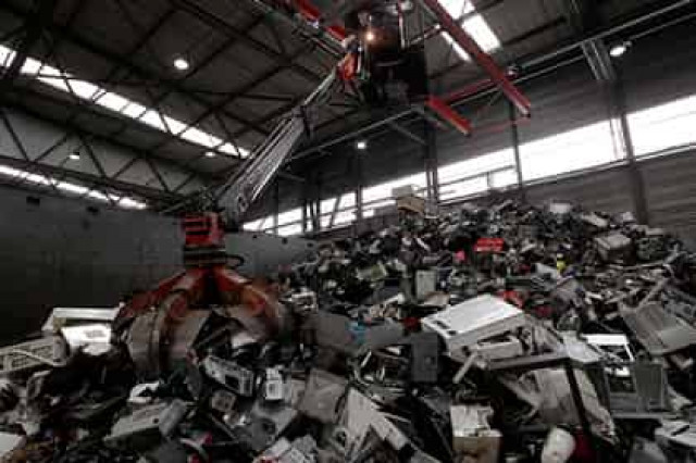 Швейцарцы повадились выбрасывать мусор через границу