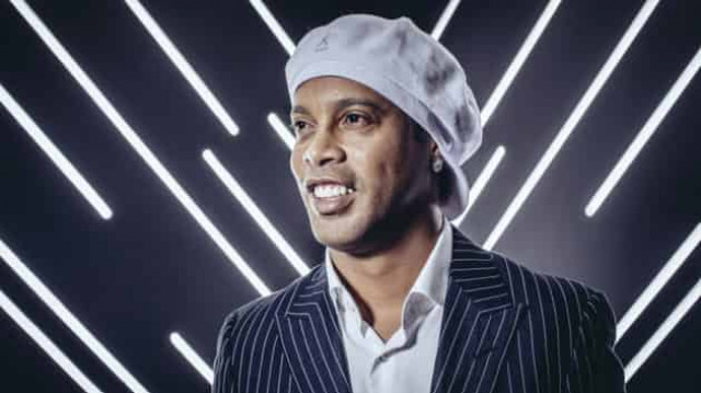 У легендарного футболиста Роналдиньо отобрали паспорт и арестовали недвижимость