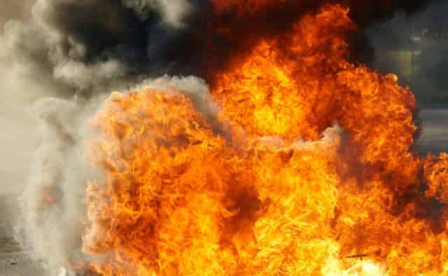 Масштабный пожар охватил химический завод под Львовом: ФОТО ЧП