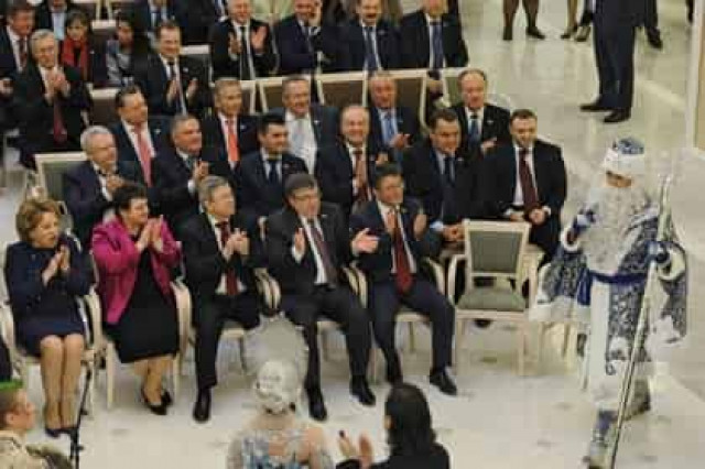 Количество выходных дней предложено сократить за счет праздников
