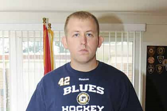 Убивший в Фергюсоне чернокожего подростка полицейский уволился (CBS)
