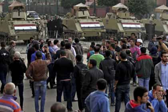 В Каире протесты разогнали танками
