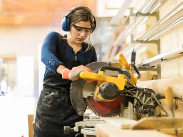 Выход женщин на пенсию в 55 лет: в Раде приняли важное решение