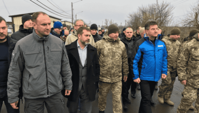 OSCE Chair Lajčák visits reopened bridge in Stanytsia Luhanska