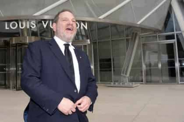 Продюсер Харви Вайнштейн допрошен по обвинению в сексуальных домогательствах
