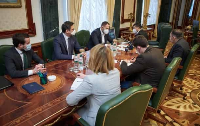 Повышение оплаты труда медиков начнется с апреля