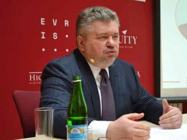 Адвокат Порошенко ответил главе ГБР по числу дел