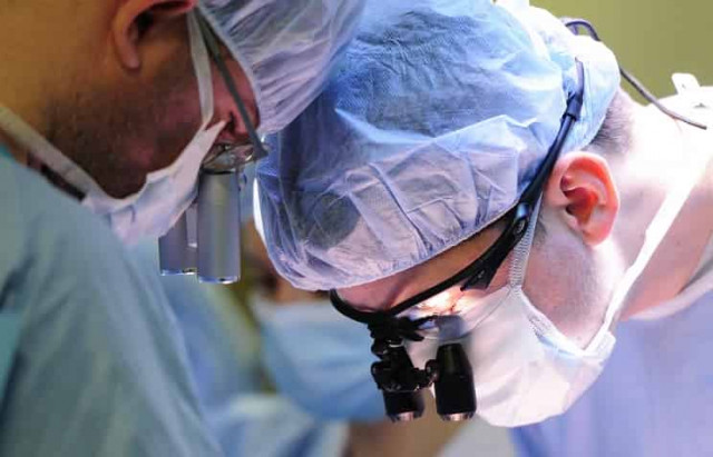 Операцию по вживлению бионического глаза впервые провели в Турции