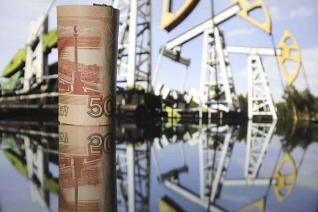 Нефтегазовые доходы России рухнули на 40% - Reuters
