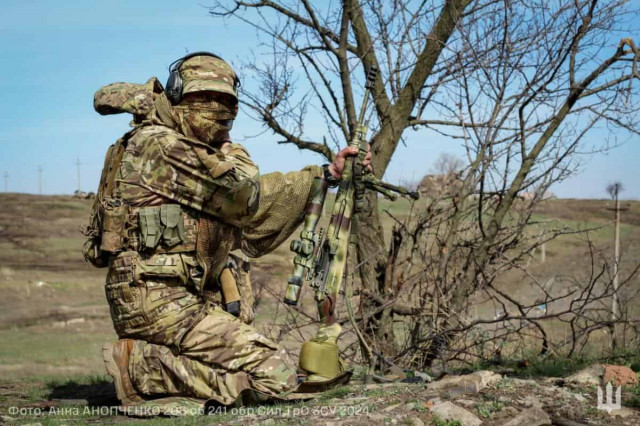 Окупанти тиснуть на двох напрямках Донбасу, - Генштаб
