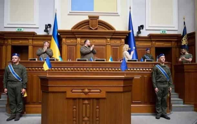 В зале Верховной рады установили флаг ЕС
