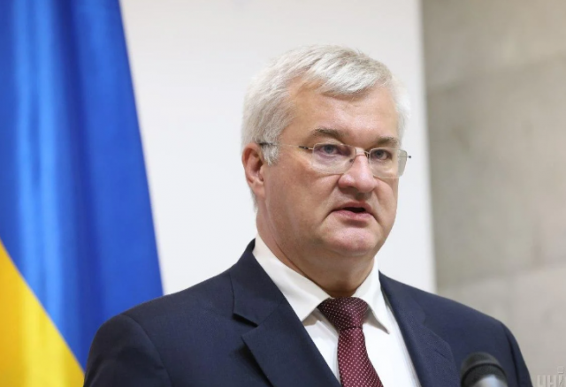 МЗС спростило надання нотаріальних послуг для українців за кордоном