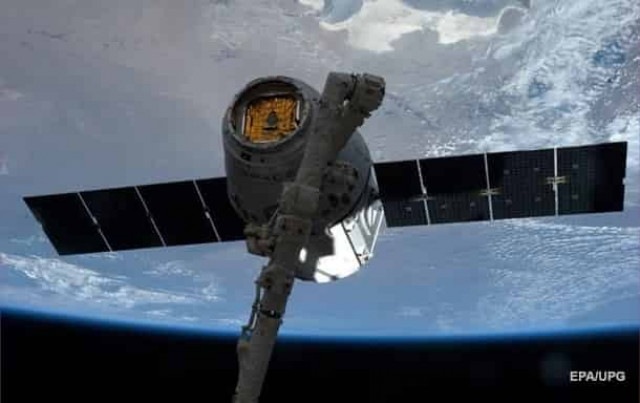 Космический корабль Cargo Dragon приводнился в Атлантике