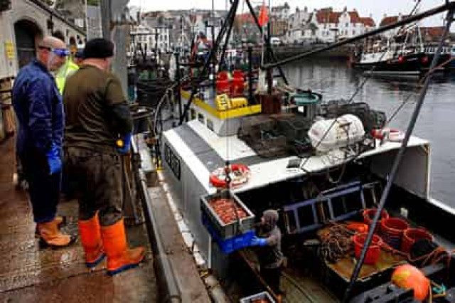 МИД Британии призвал Францию отказаться от необоснованных угроз из-за рыбы
