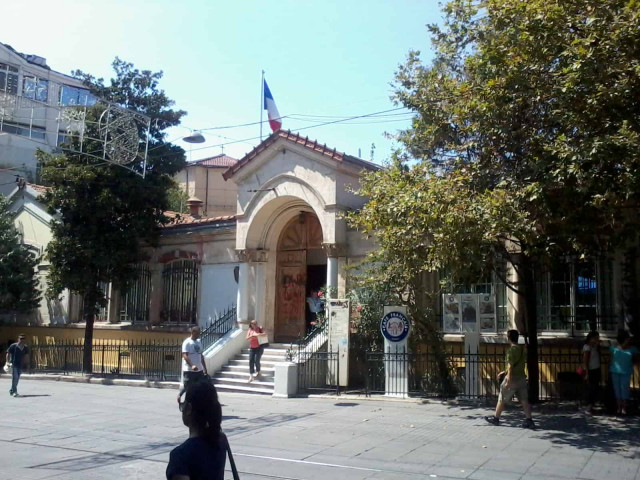 Франция закрыла консульство в Стамбуле