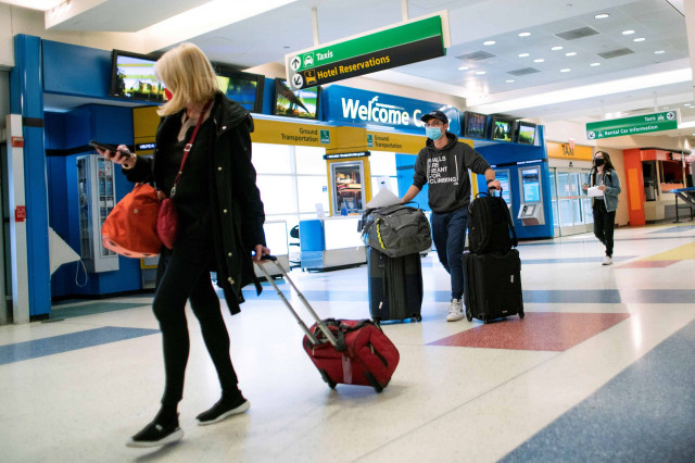 США отменяют въездные COVID-ограничения для иностранных путешественников
