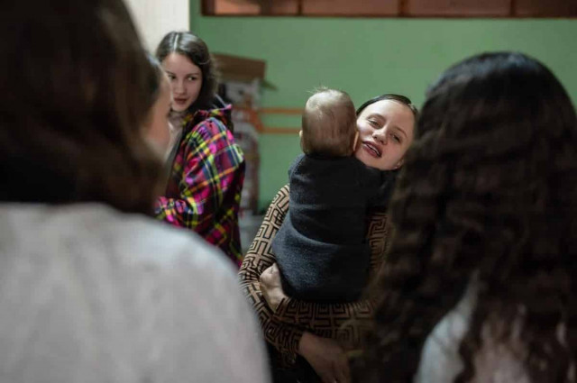 Опитування показало, скільки грошей отримують українські біженці у Європі
