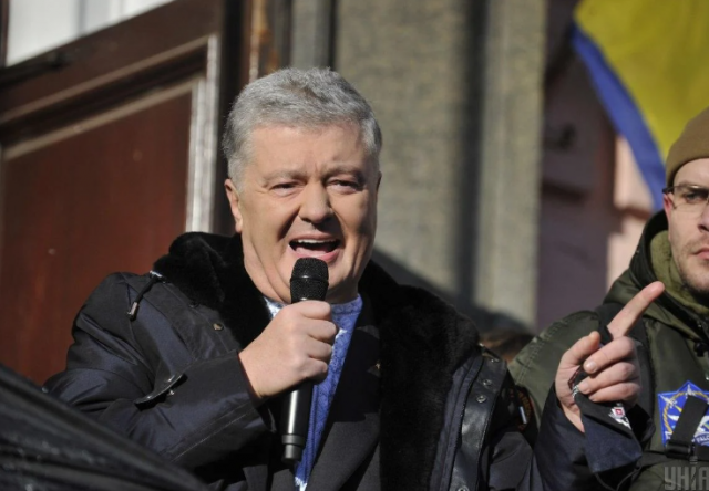 Порошенко подарував мільйон доларів, але продовжує скаржитись, що через санкції не може допомагати ЗСУ, - експерт
