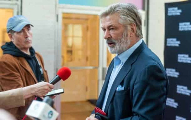 Алек Болдуин заявил, что не нажимал на курок