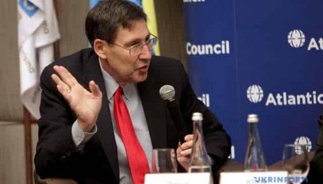 Полное отключение от SWIFT может заставить россию прекратить ракетные обстрелы Украины – Хербст