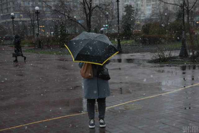 Украинцев предупредили о дождях и снегопадах в апреле: где ждать
