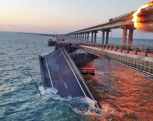 РФ на фоне взрывов у Крымского моста убрала все 