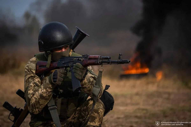 Ворог атакував Нестригу: Плетенчук розповів, у якому пеклі тримаються українські морпіхи
