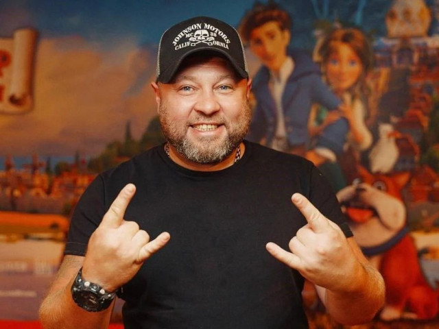 Олександр Пікалов вперше показався в військовій формі (фото)
