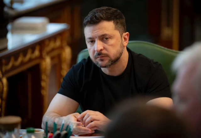 Зеленський відреагував на зупинку американської допомоги