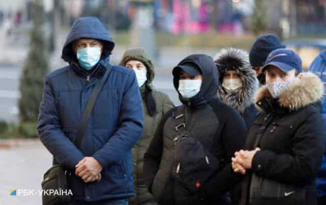 Киевлян призвали снова надевать маски и держать дистанцию: где именно
