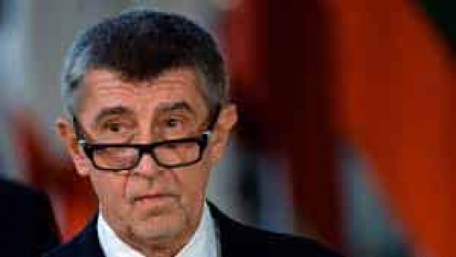 Мужчина, выступающий против введения в Чехии локдауна, пытался напасть на бывшего премьера страны Бабиша
