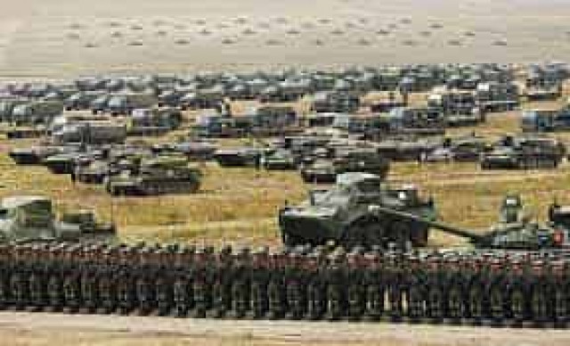 Резников оценил численность российских войск у границы Украины
