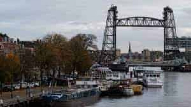 Роттердам демонтирует исторический мост ради суперяхты основателя Amazon