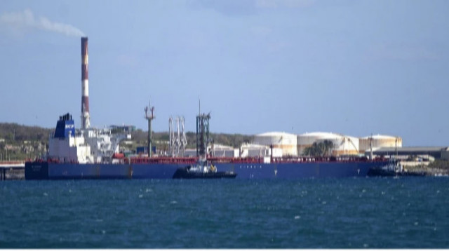 Уряд РФ готується до падіння експорту нафти до Індії на 30% та дефіциту бюджету
