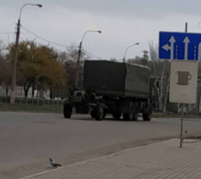 В Мариуполе зафиксировали движение колонны техники с живой силой в направлении Бердянска