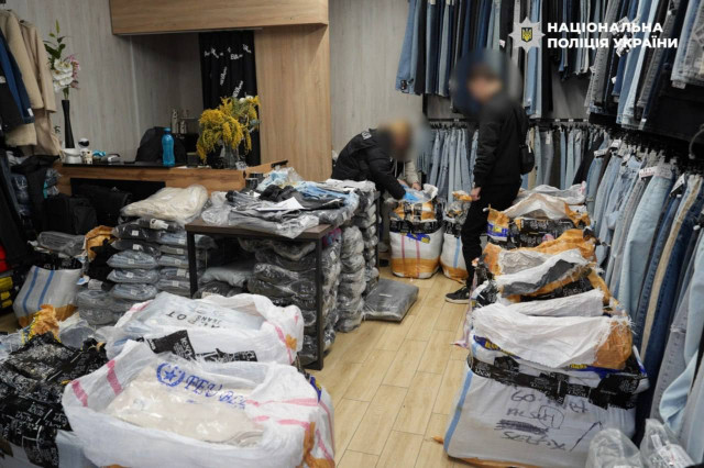 44 млн грн збити на гуманітарці: допомогу для постраждалих продавали на 7-му кілометрі в Одесі, — поліція (Фото)