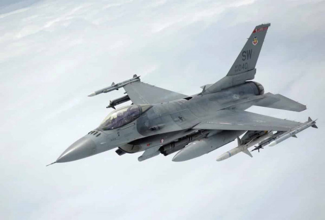 Україна не буде використовувати винищувачі F-16 в ході літнього контрнаступу - Резніков
